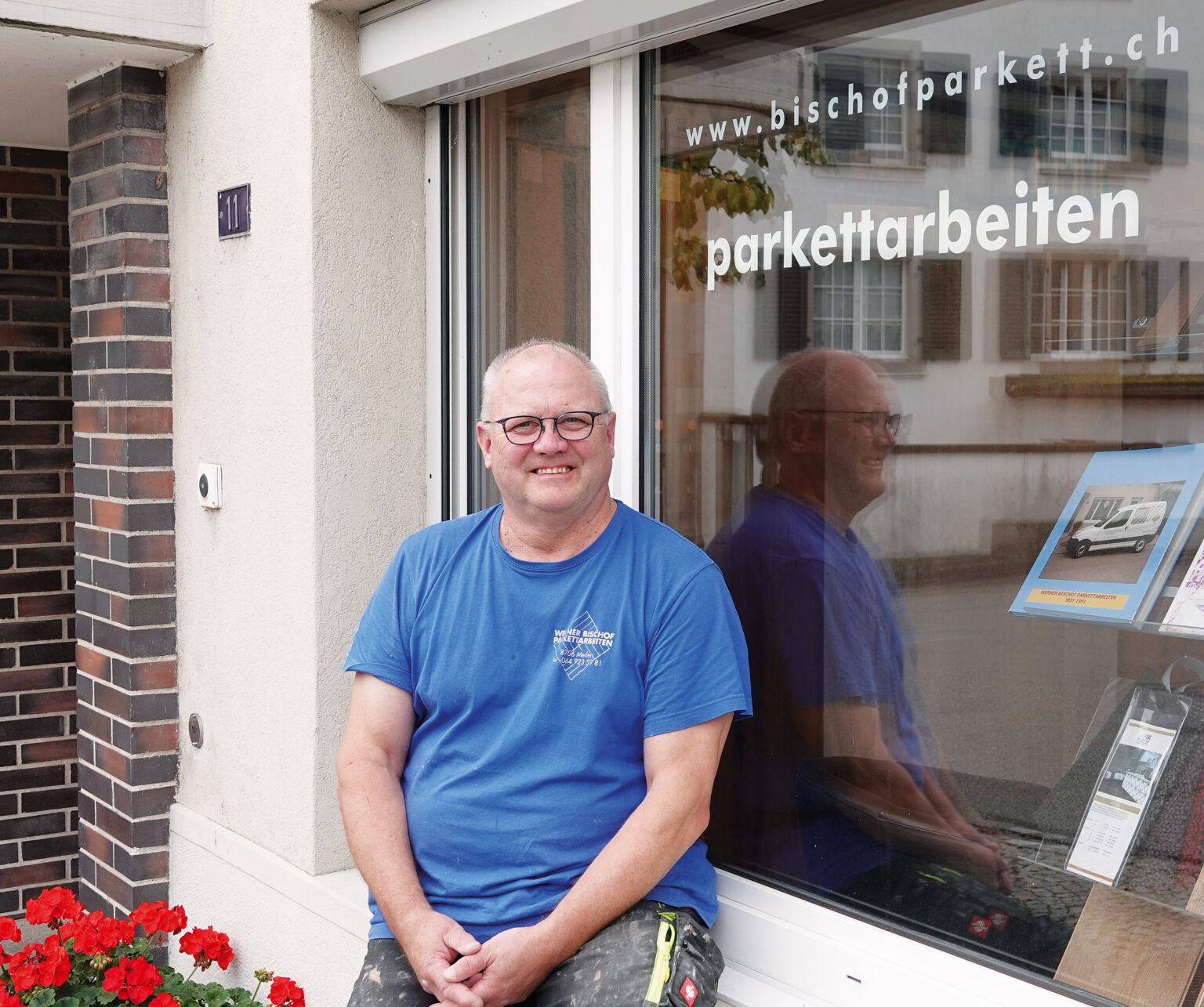 Werner Bischof vor seinem Showroom an der Pfarrhausgasse.
Foto: MAZ
