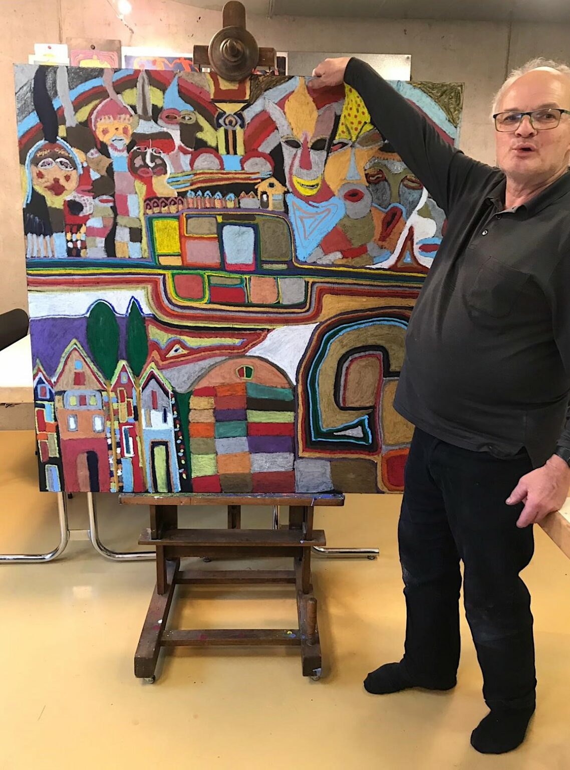 In den letzten vier Jahren sind berührende Werke entstanden: Markus Albrecht mit einem seiner Bilder.