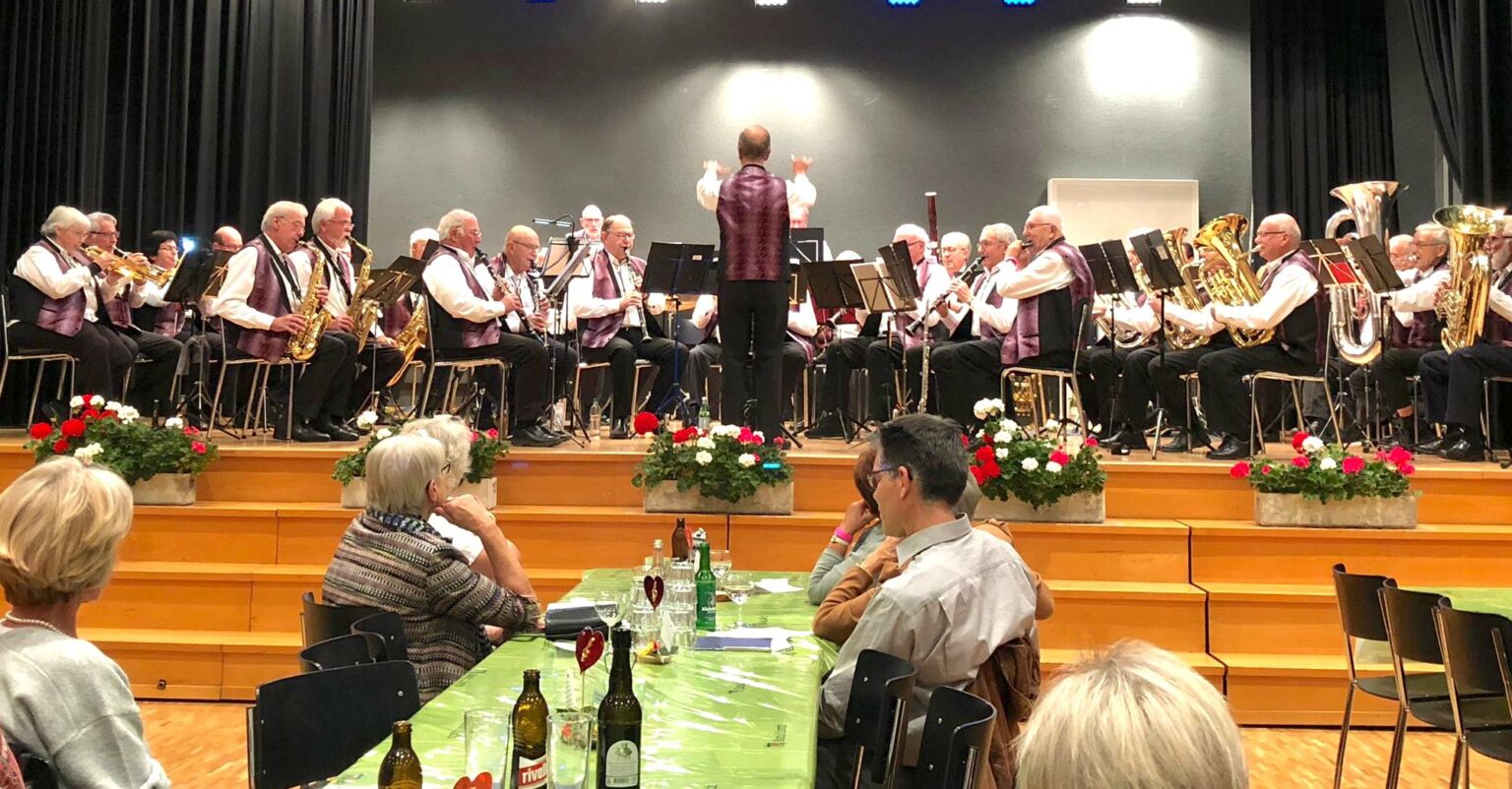Im Jürg-Wille-Saal tritt die Veteranen-Blasmusik Region Zürichsee/Obersee auf.
Foto: zvg
