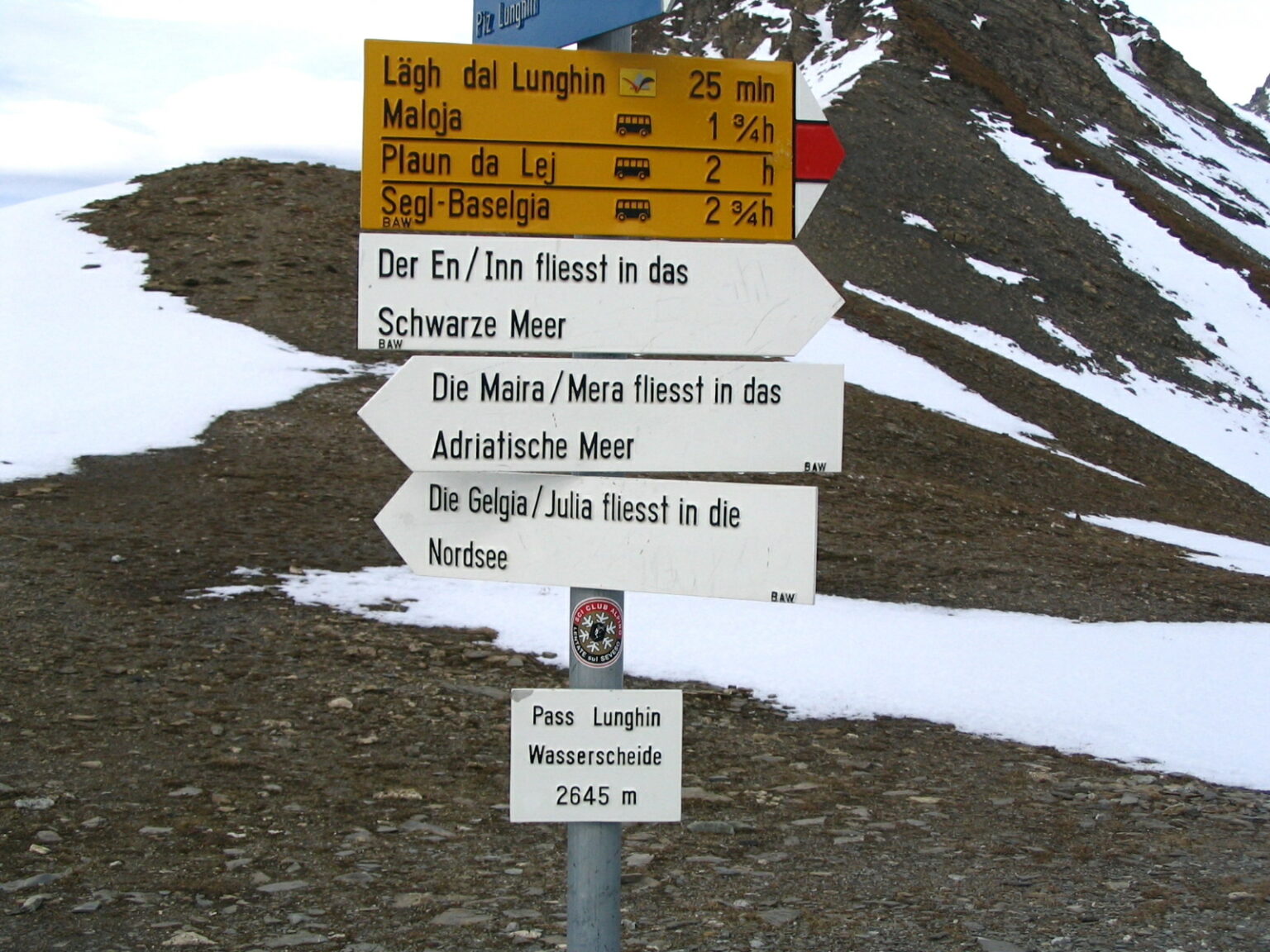 Auf dem Lunghinpass geht’s nach drei verschiedenen Meeren!
Foto: zvg