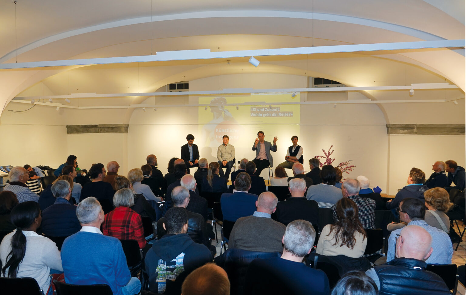 Auf der Bühne im OMM: Moderator Adrian Hoffmann, Pascal Kaufmann, Benjamin Grewe und Thilo Stadelmann, v.l.
Fotos: MAZ