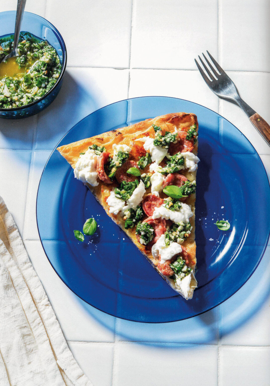 Basilikum-Peso, Büffelmozzarella und Salsiccia lassen einen in Erinnerungen an den letzten Italien-Urlaub schwelgen.
Foto: Jule Felice Frommelt, AT Verlag, www.at-verlag.ch