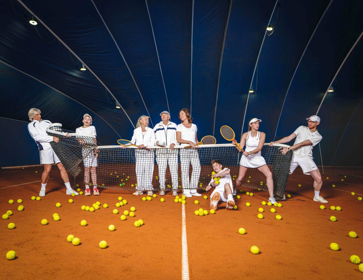 Auch die Tennisspieler sind mit von der Partie: Passend zum Kalenderbild organisiert der Club im Museum Spiele mit Tennisbällen.
Fotos: Sarah Ley
