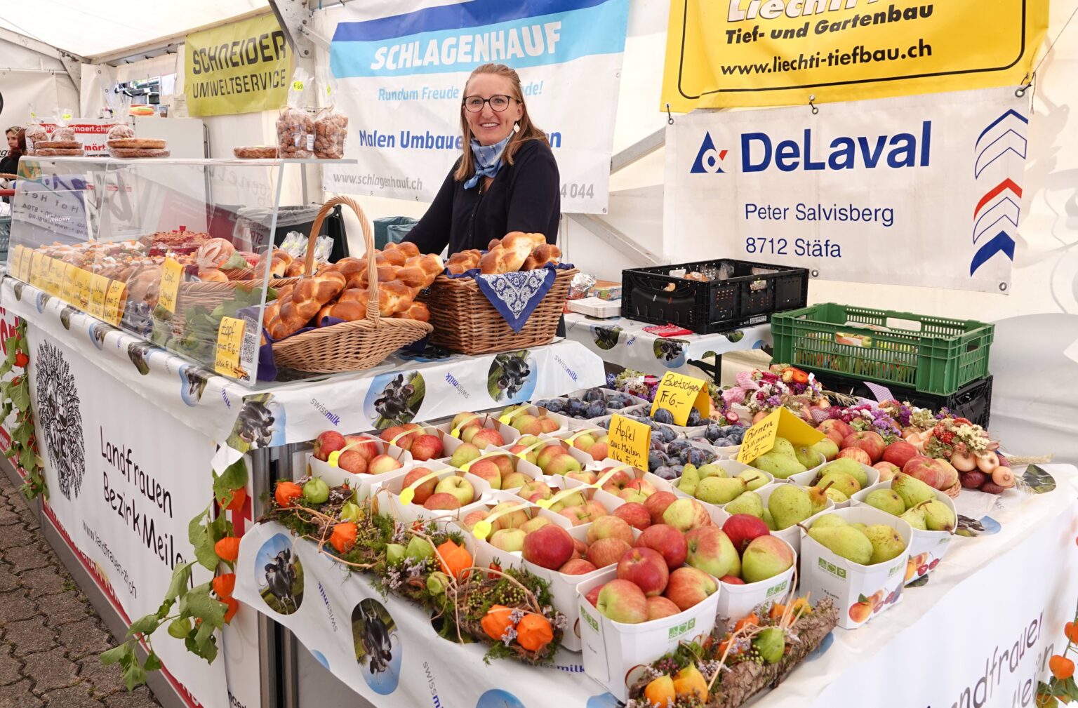 Die Meilemer Landfrauen verkauften Obst, Brot, Zopf und Süsses.