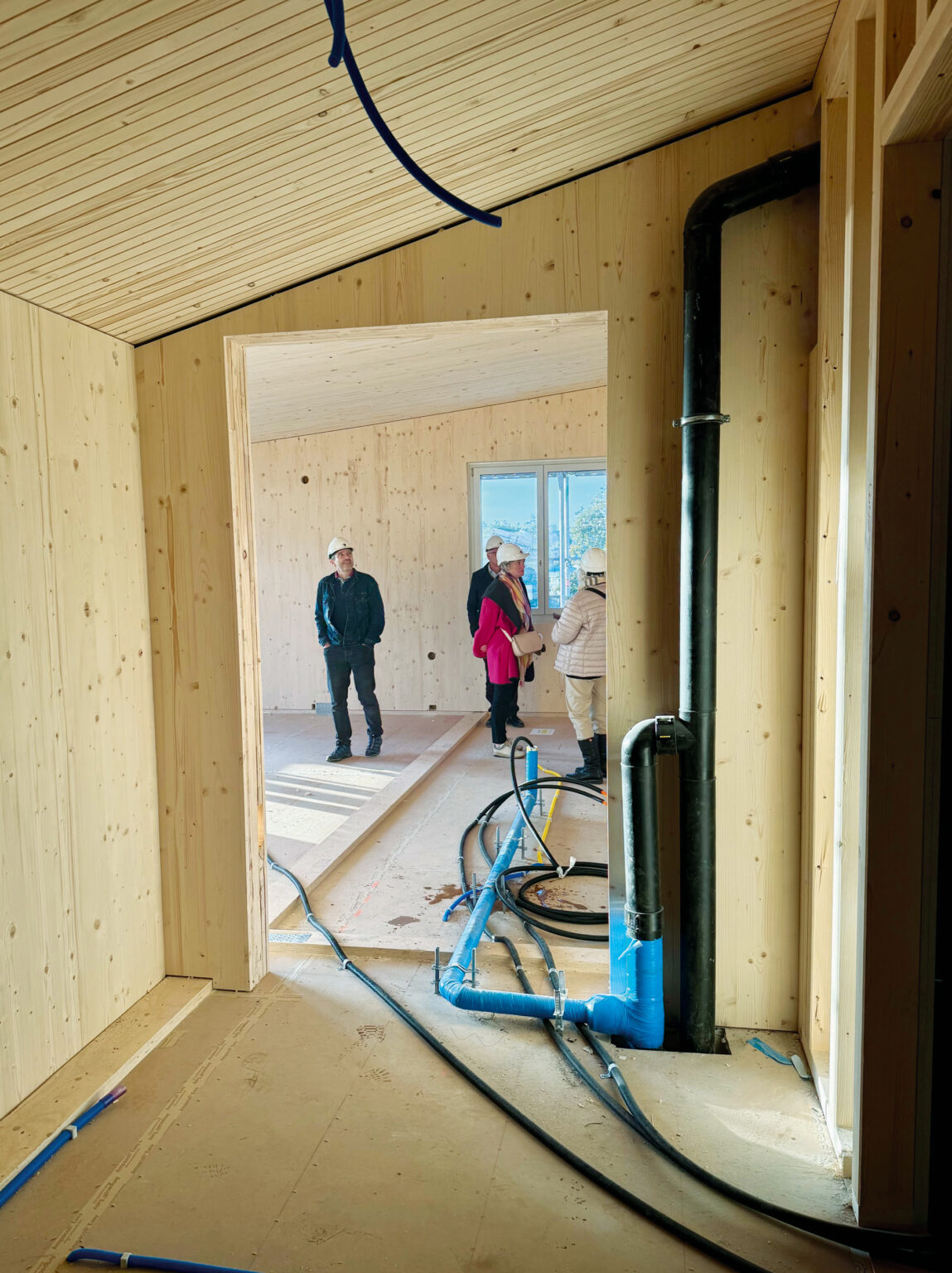 Alle Wohnungen haben Wände aus bei abnehmendem Mond geschlagenem Holz oder Lehmverputz.
Fotos: MAZ
