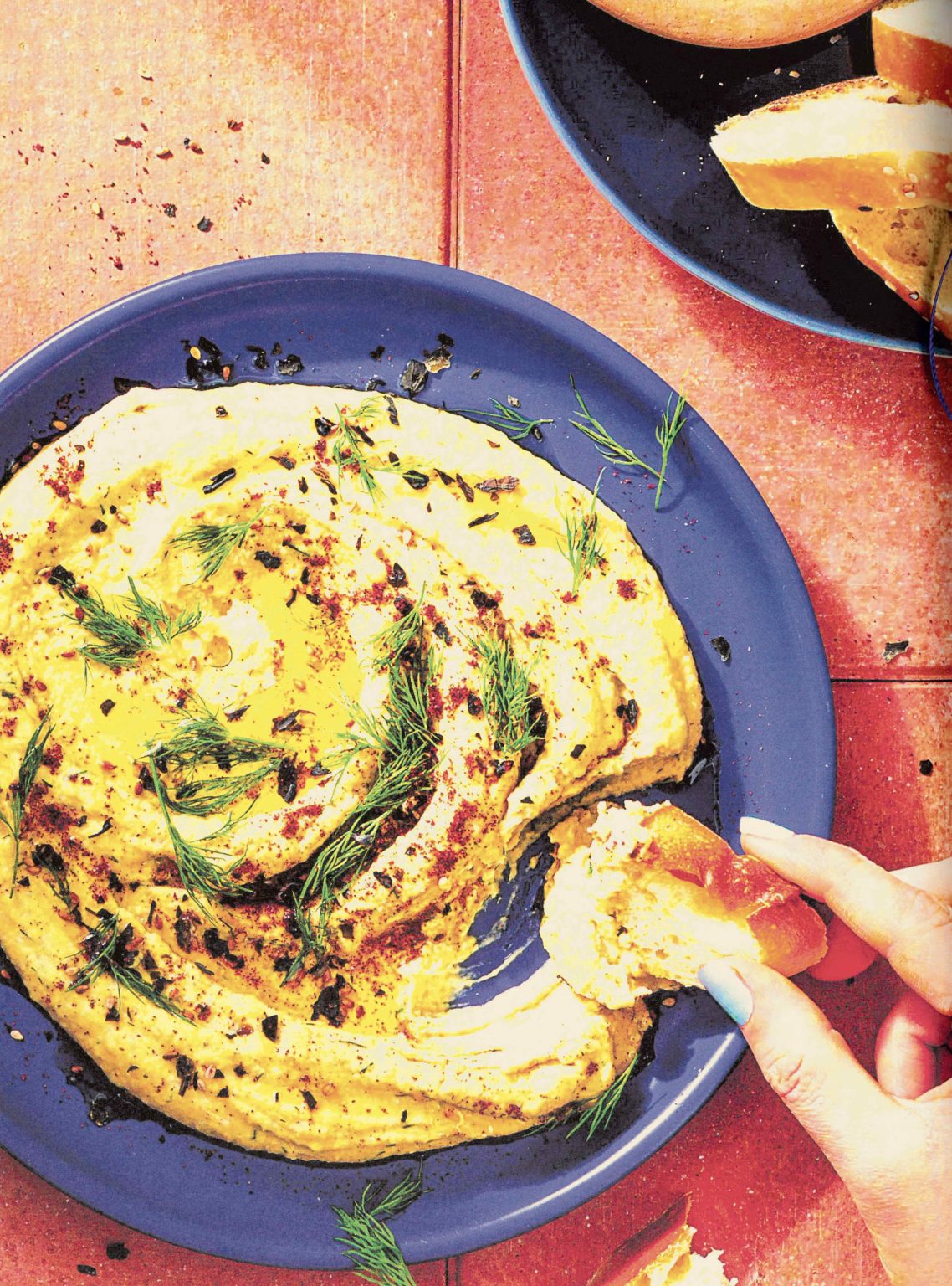 Tahin-Paste sorgt dafür, dass das Hummus aus roten Linsen reichhaltig und vollmundig schmeckt.
Foto: Bettina Ehrismann & Corinna Zeltner (nom-nom), AT Verlag, www.at-verlag.ch