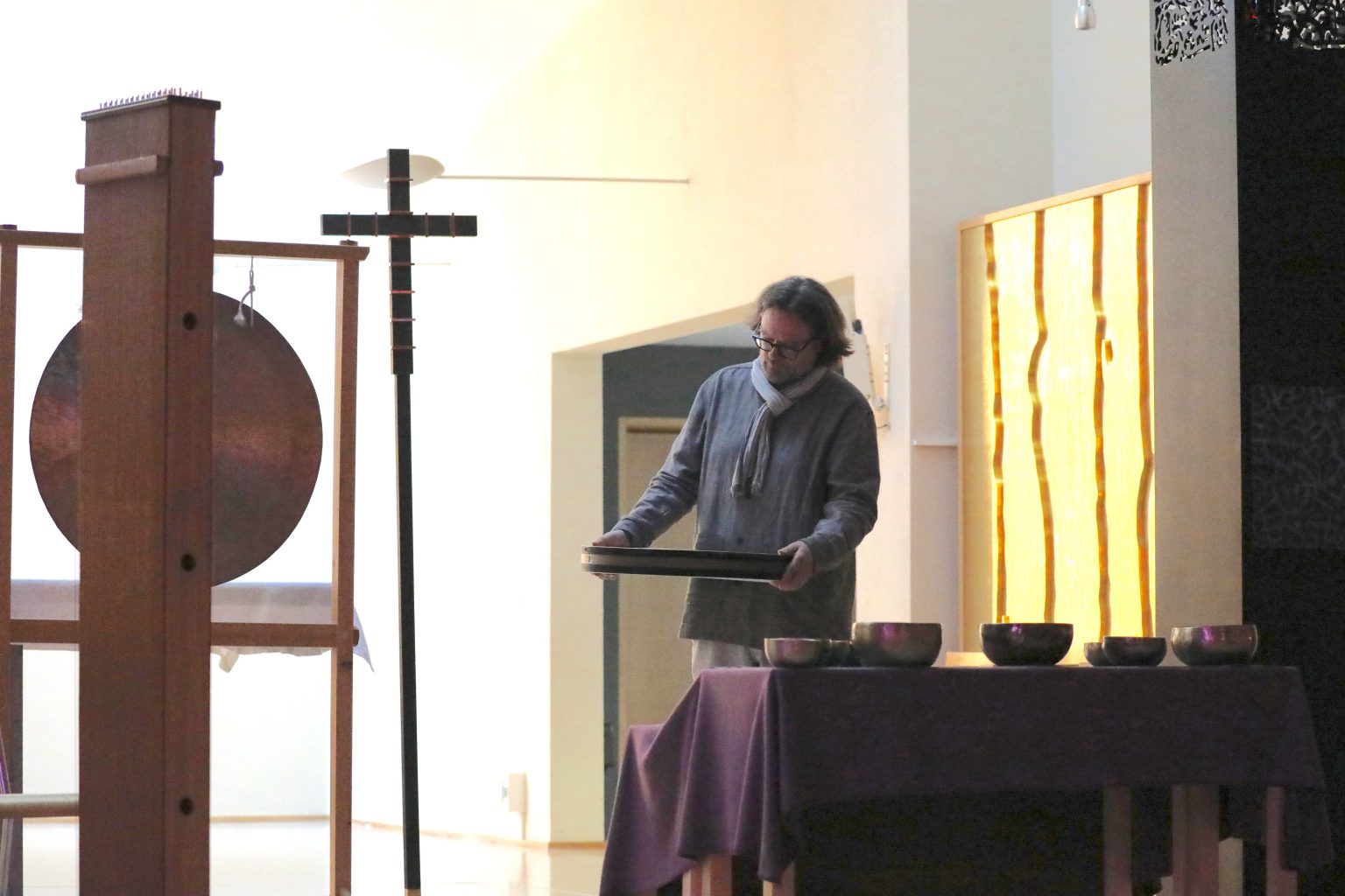 Klangkünstler Christoph Dachauer erzeugte Meeresrauschen in der katholischen Kirche St. Martin. 