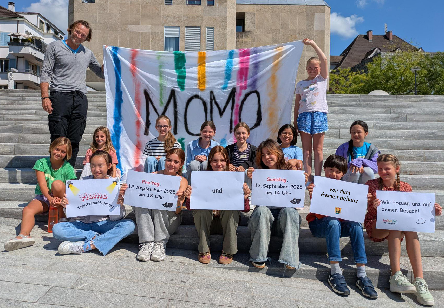 Gruppenfoto Momo-Theater_bearbeitet_web