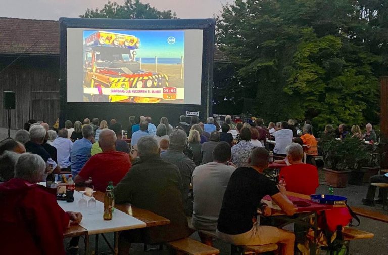 Publikum vor Leinwand_web