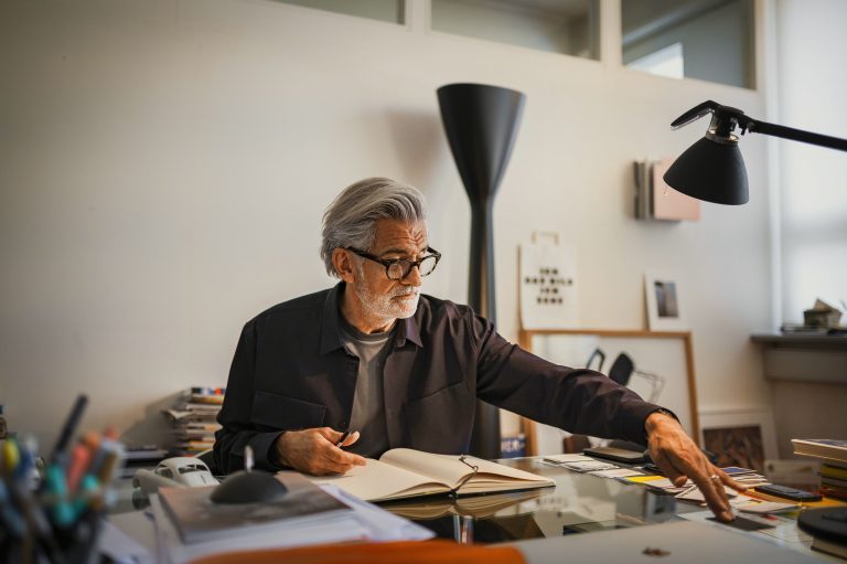 Titel Alfredo-Häberli_Portraitfoto_(Andrea-Klainguti)_02_web