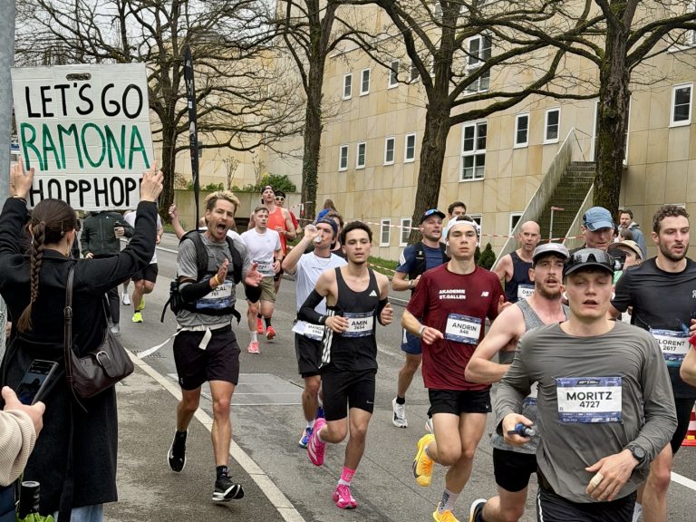 Marathon 26, Dorfeingang_web