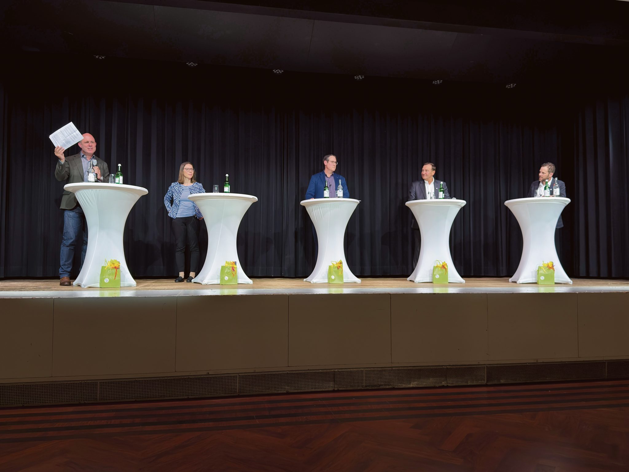 SVP Podium Variante 2_optisch-gerade_web