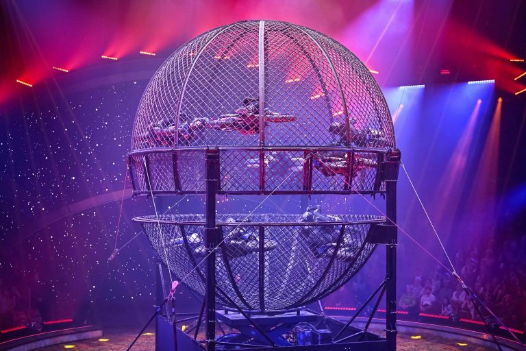 Splitting_Globe_of_Speed-7_web